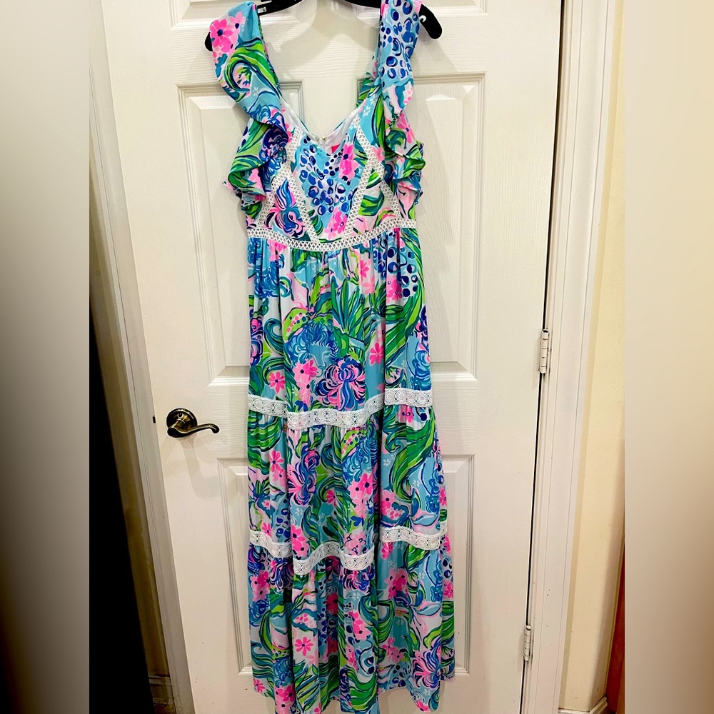 Like pulitzer floral print maxi dress, size 10.